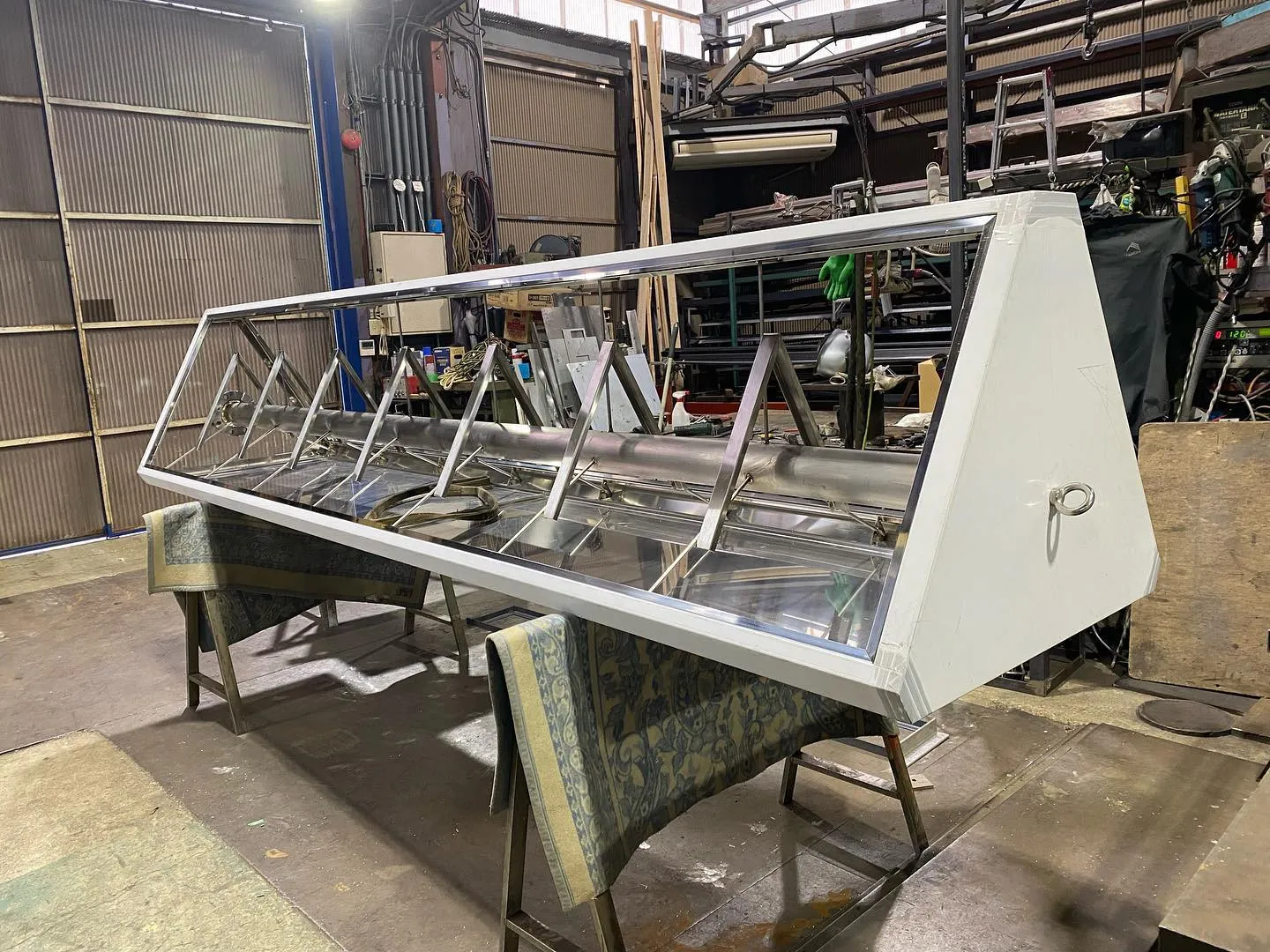 ちょっと前に作った三宮に取り付けてある看板になります。